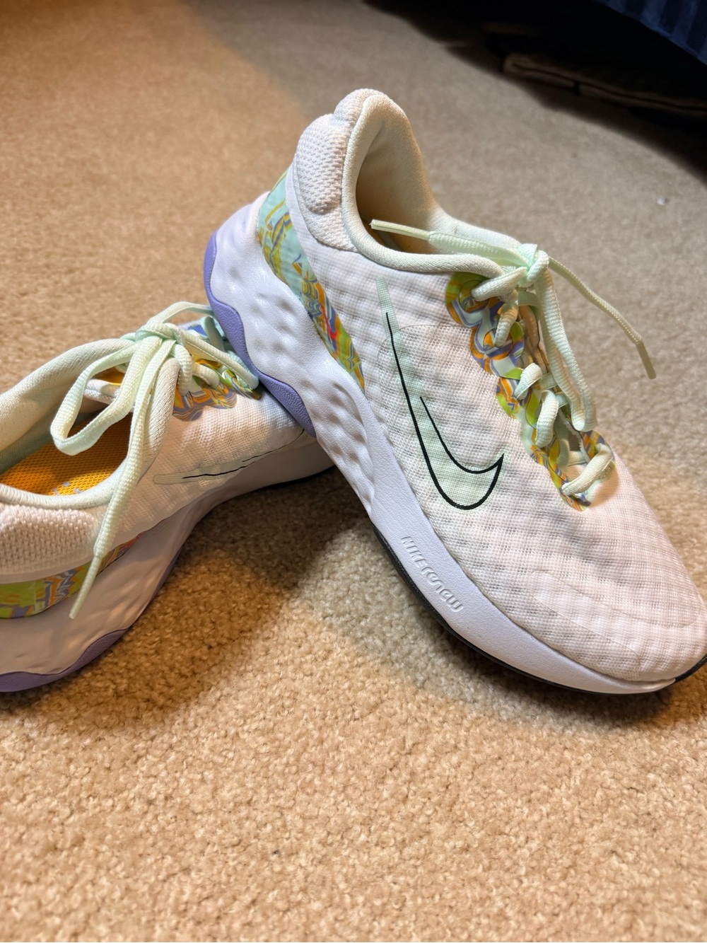 Nike React women’s Athletic Shoes with Lavender & Mint Accents size 8